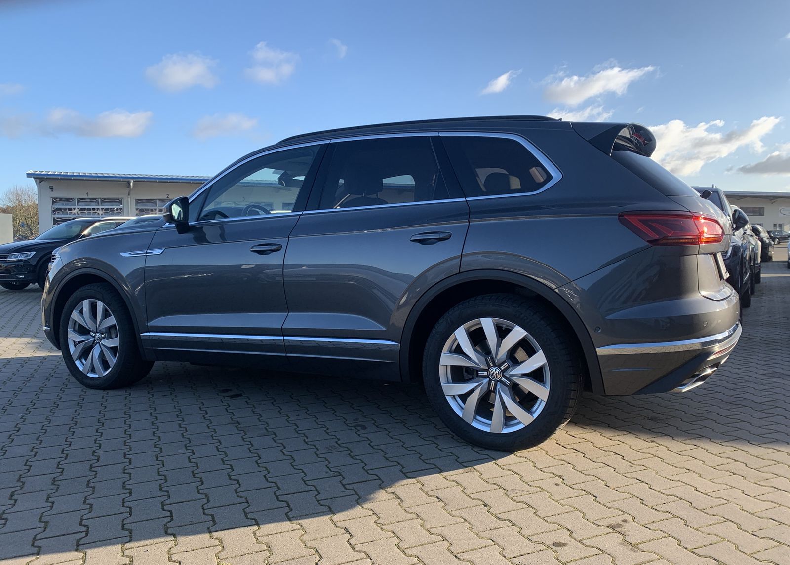 Fahrzeugabbildung Volkswagen Touareg 3.0 TDI*4Motion*AHK*HeadUp*SoftClose*Cam