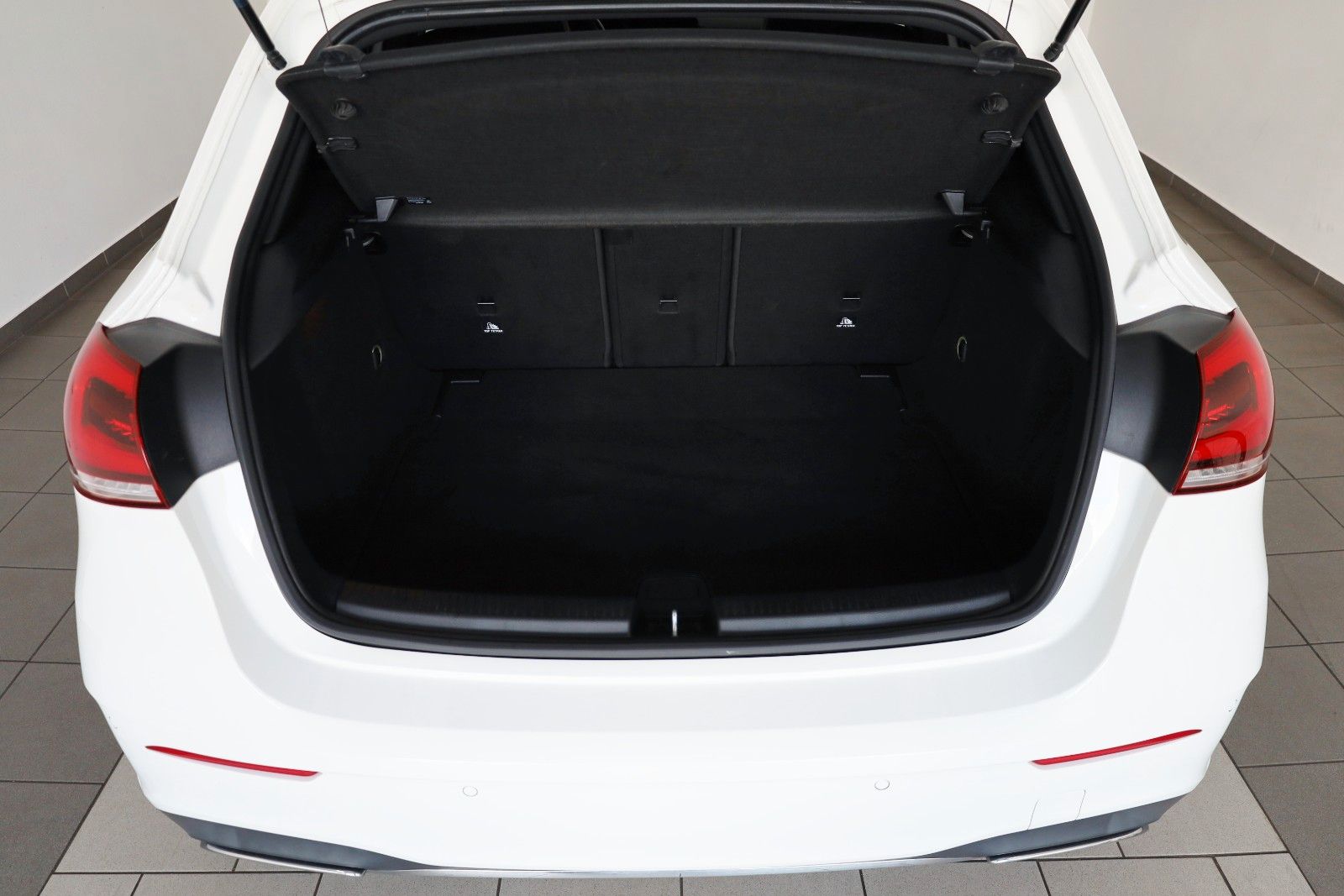 Fahrzeugabbildung Mercedes-Benz A 220 AMG Line T.Leder,Navi,LED,Kamera,SH,SR+WR