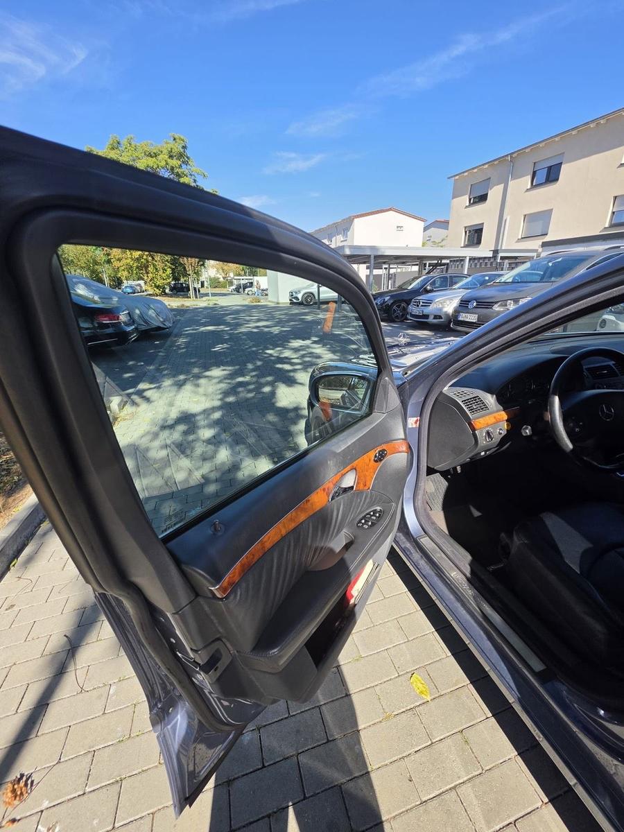 Mercedes-Benz E320 2004 — photo 9
