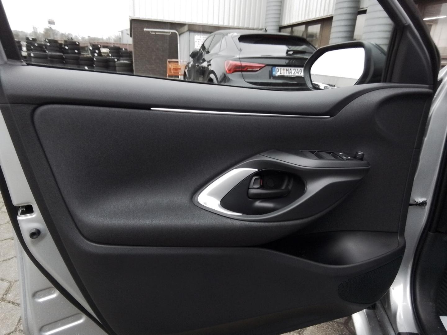 Mazda 2 Hybrid Centre-Line AT 85kw ACC Apple CarPlay A