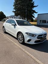 Mercedes-Benz A 220 mit MBUX-System. - Mercedes-Benz A 220 von privat