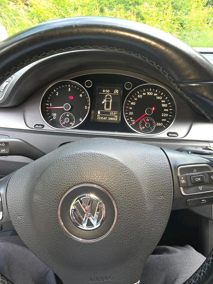 Volkswagen Passat 2013 — вигляд ззаду