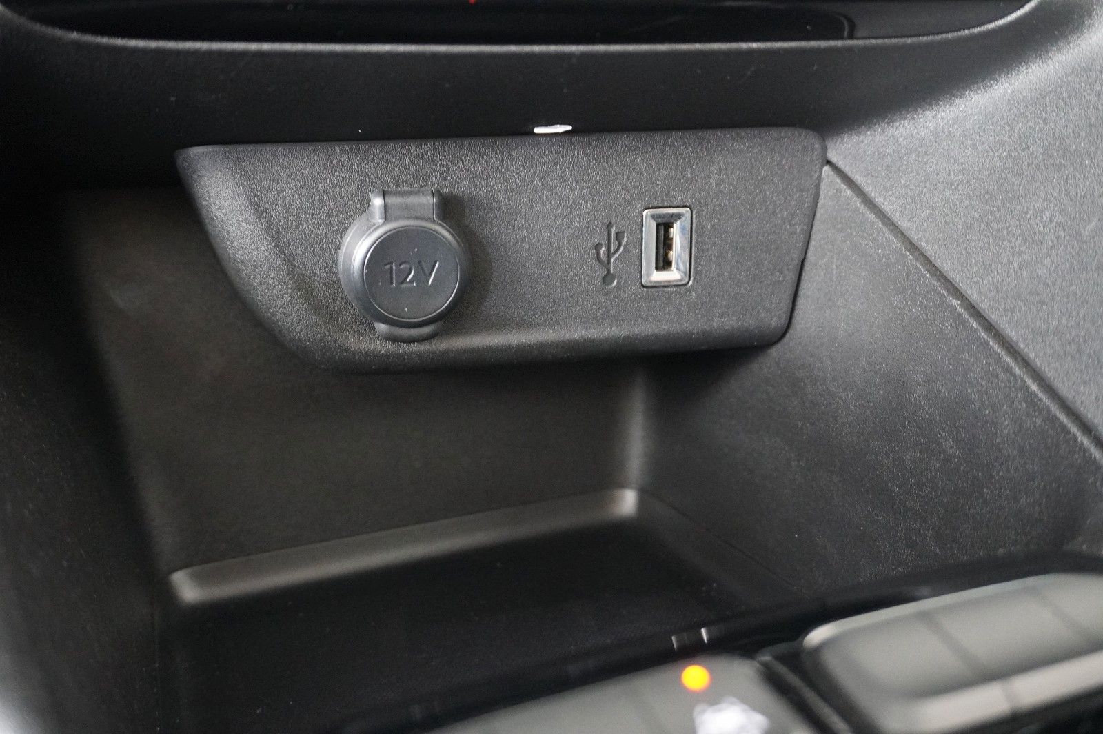 Fahrzeugabbildung Opel Corsa-e F EDITION 7KW NAVI/VIRT/TEMP/DAB/WÄRMEP.
