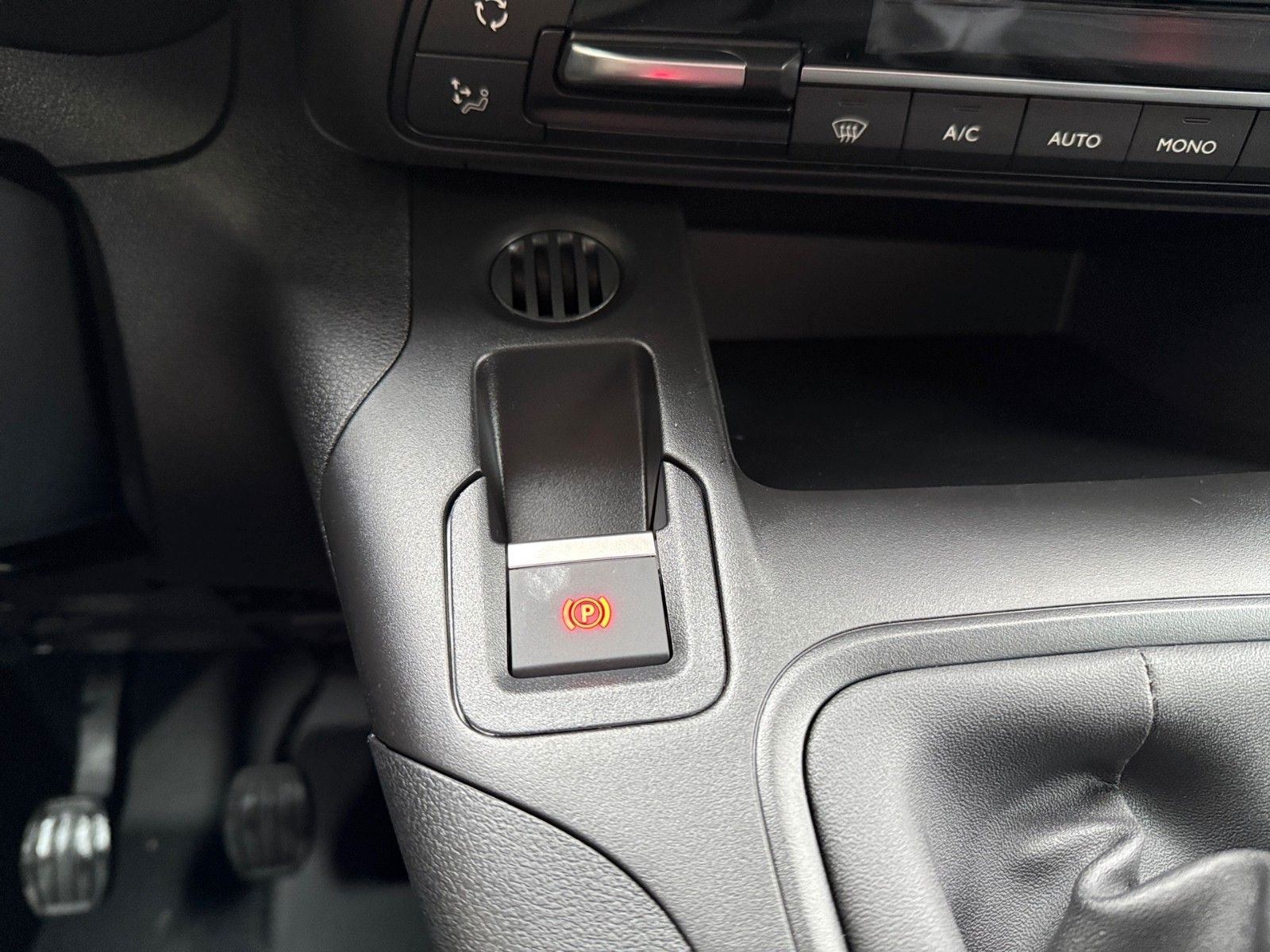 Fahrzeugabbildung Citroën Berlingo 1.5 Diesel 100 M XTR Neuwagen