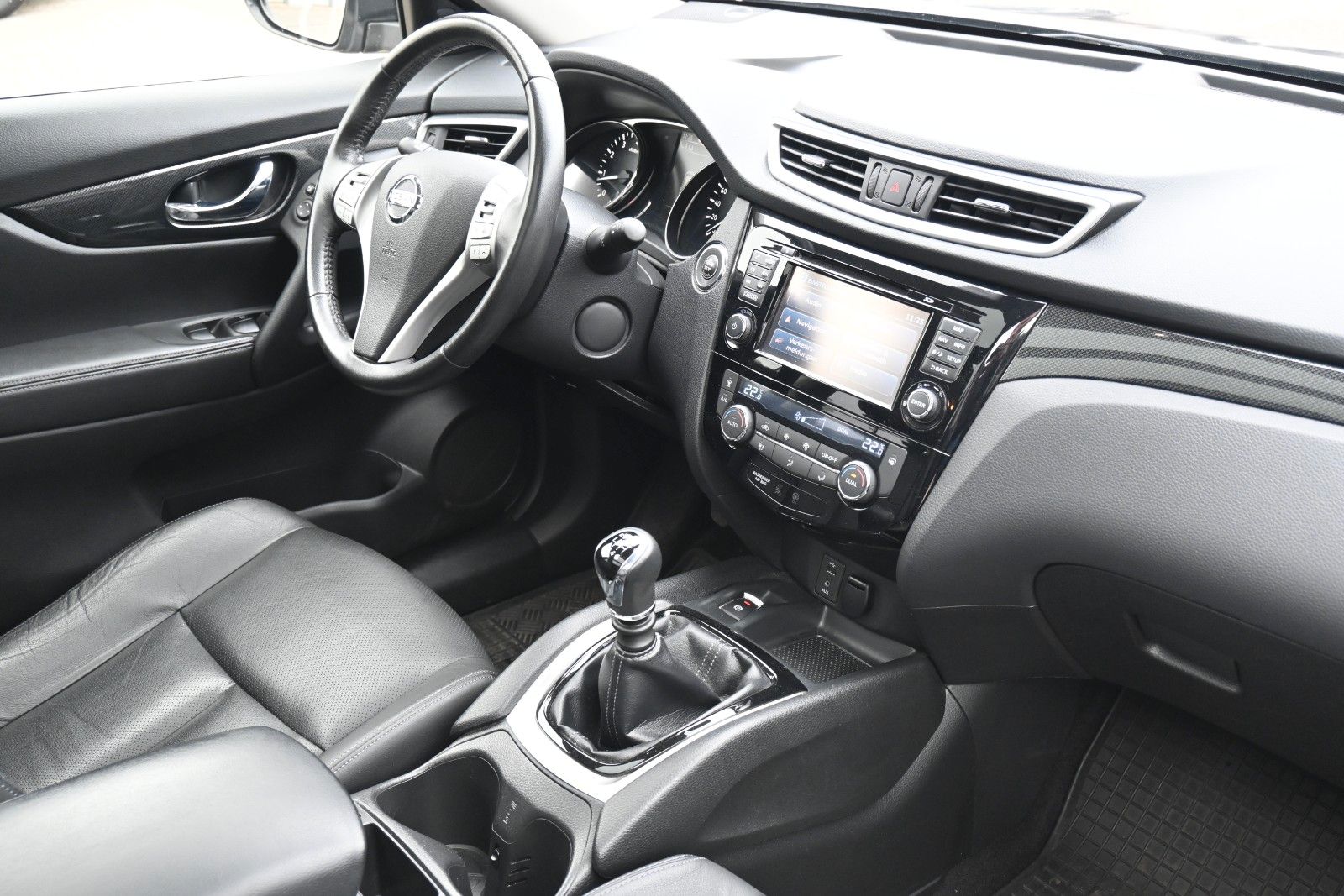 Fahrzeugabbildung Nissan X-Trail  1.6 DIG-T Schalter Tekna 4x2*360°*Pano