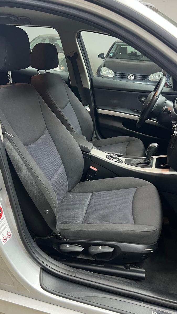 BMW 318 2010 — photo 15