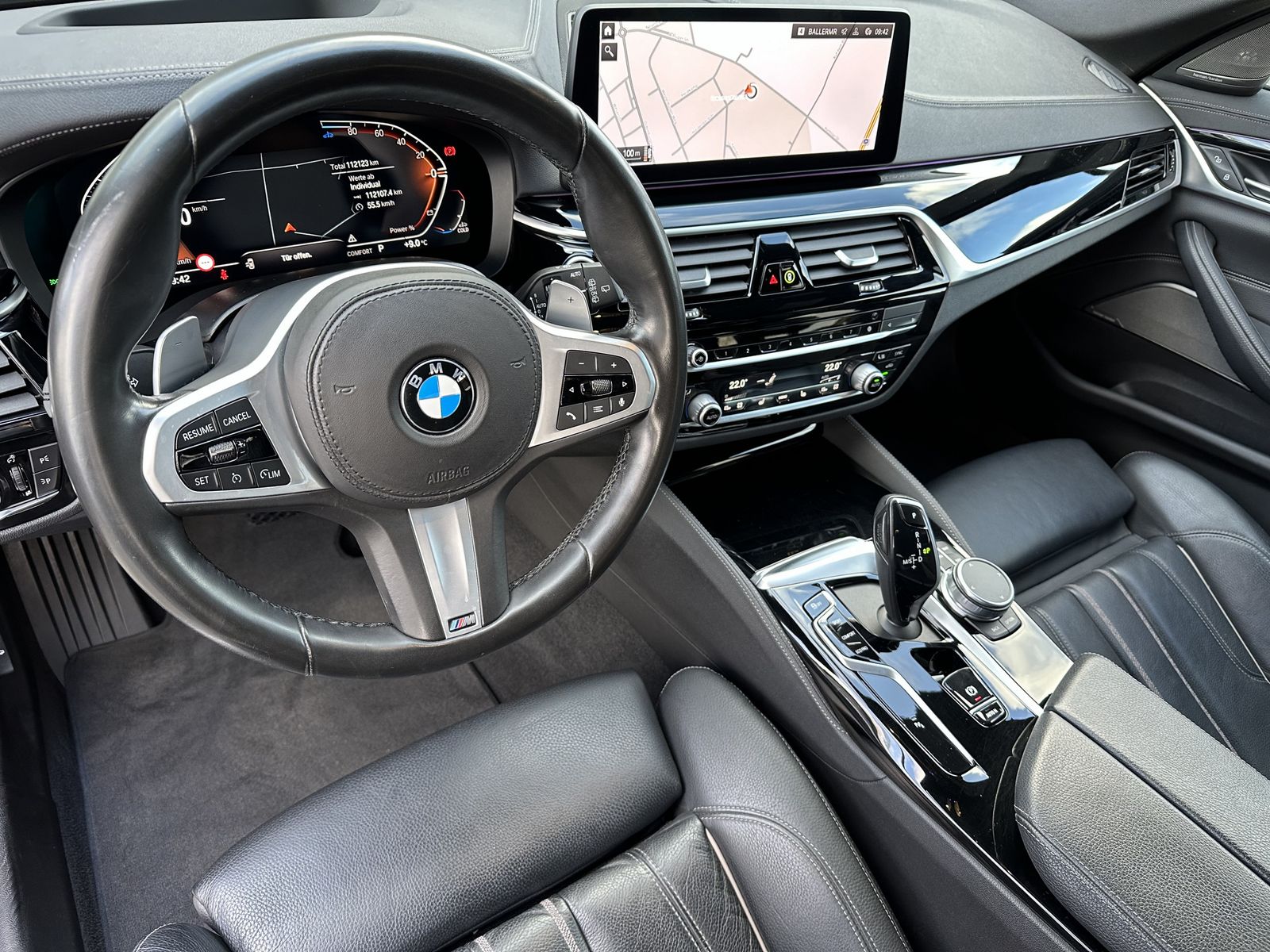 Fahrzeugabbildung BMW 520d Touring Luxury-Line NAV+LED+HEAD-UP+H&K+KAM