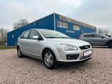 Ford Focus Lim. Ghia+Tempom+Sitzh nur 112km - Ford Focus: Ghia