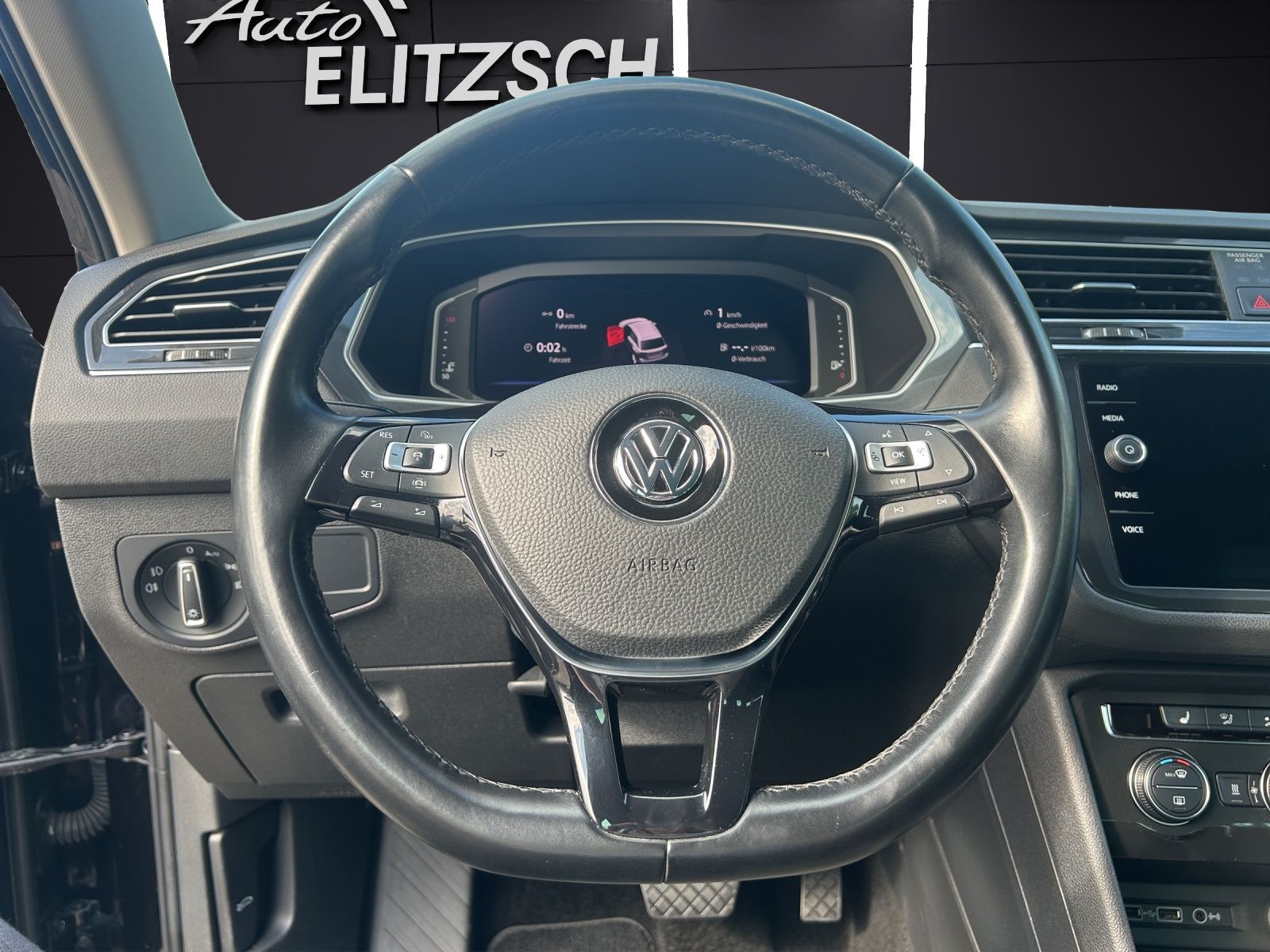 Fahrzeugabbildung Volkswagen Tiguan TDI HL 4M LED STH AHK Navi AID ACC SHZ RF