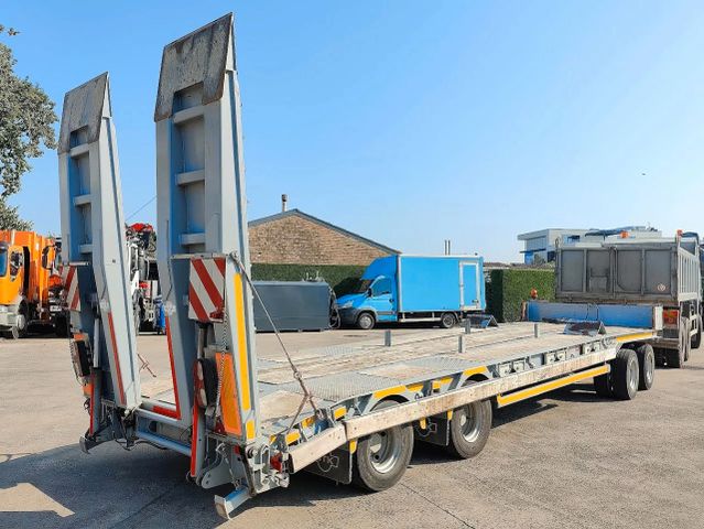 Другие Kaiser R4004F 4 AXLE 40TON LOWBED TRAILER / PORT