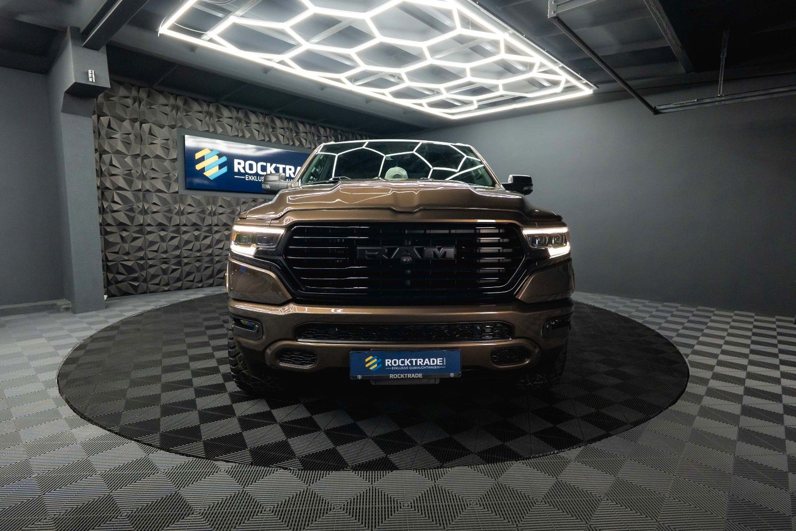 Fahrzeugabbildung Dodge RAM 5.7 V8 HEMI 4x4 OFFROAD Night Limited 19%