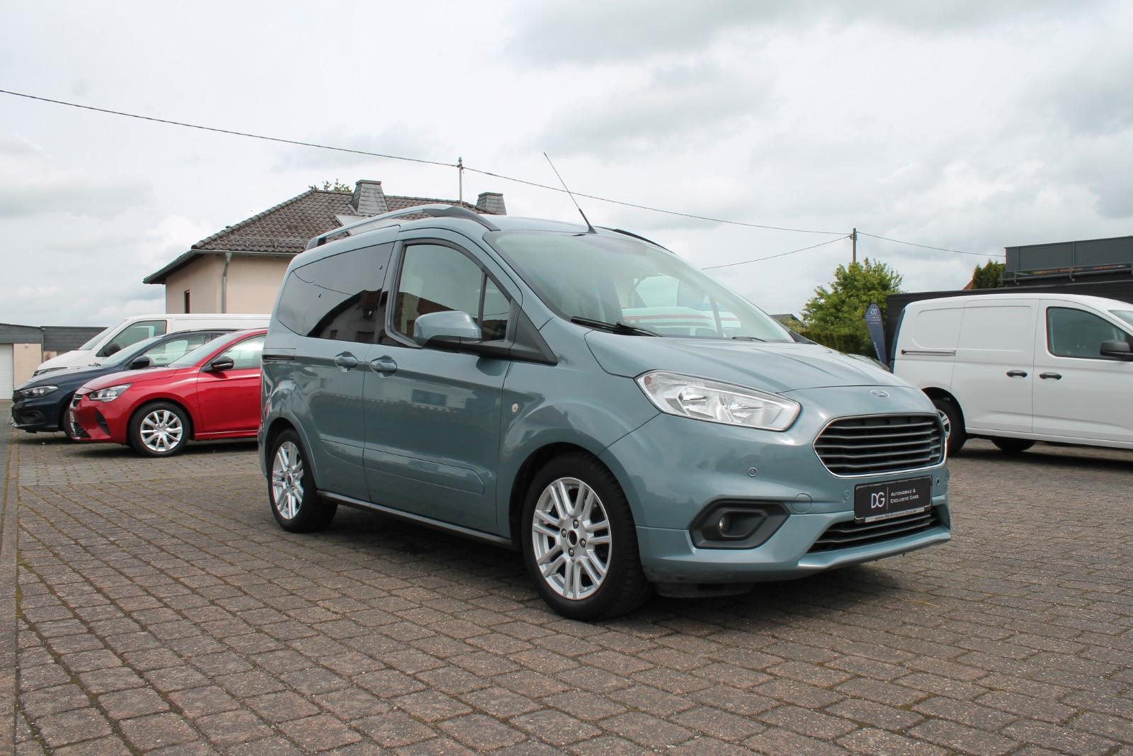 Ford Tourneo Courier 1,5 TDCi Titanium SHZ PDC
