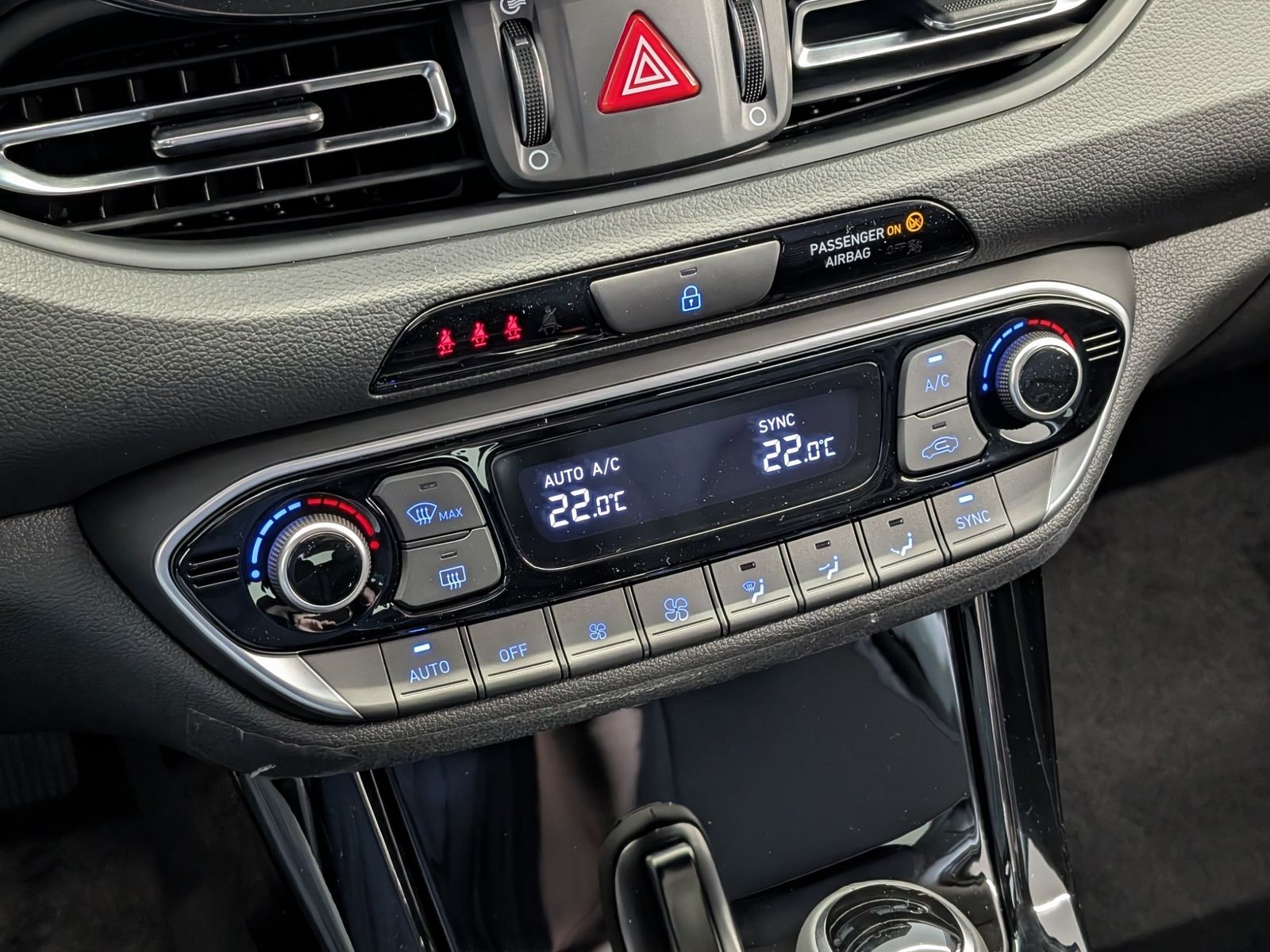 HYUNDAI i30 Kombi 1.6 T-GDI Trend Automatik SHZ Navi – Bild 18