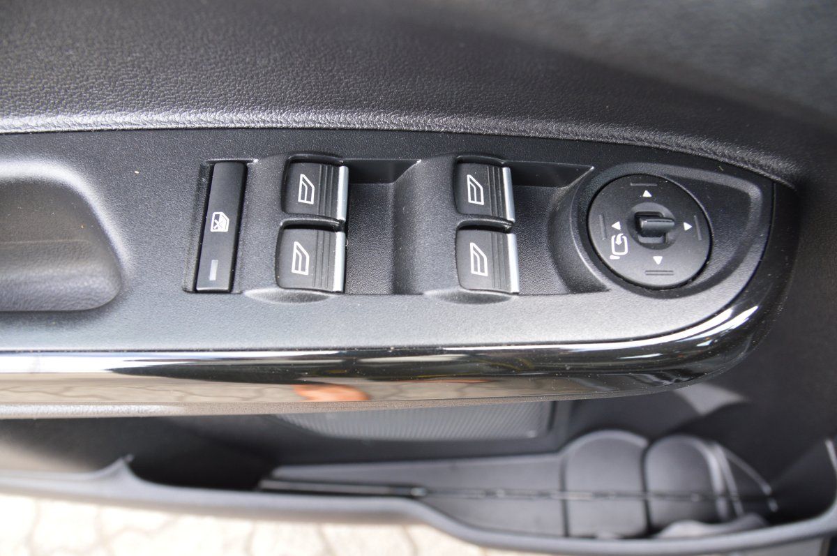 Fahrzeugabbildung Ford B-MAX   Titanium Navi Wintepaket Alu
