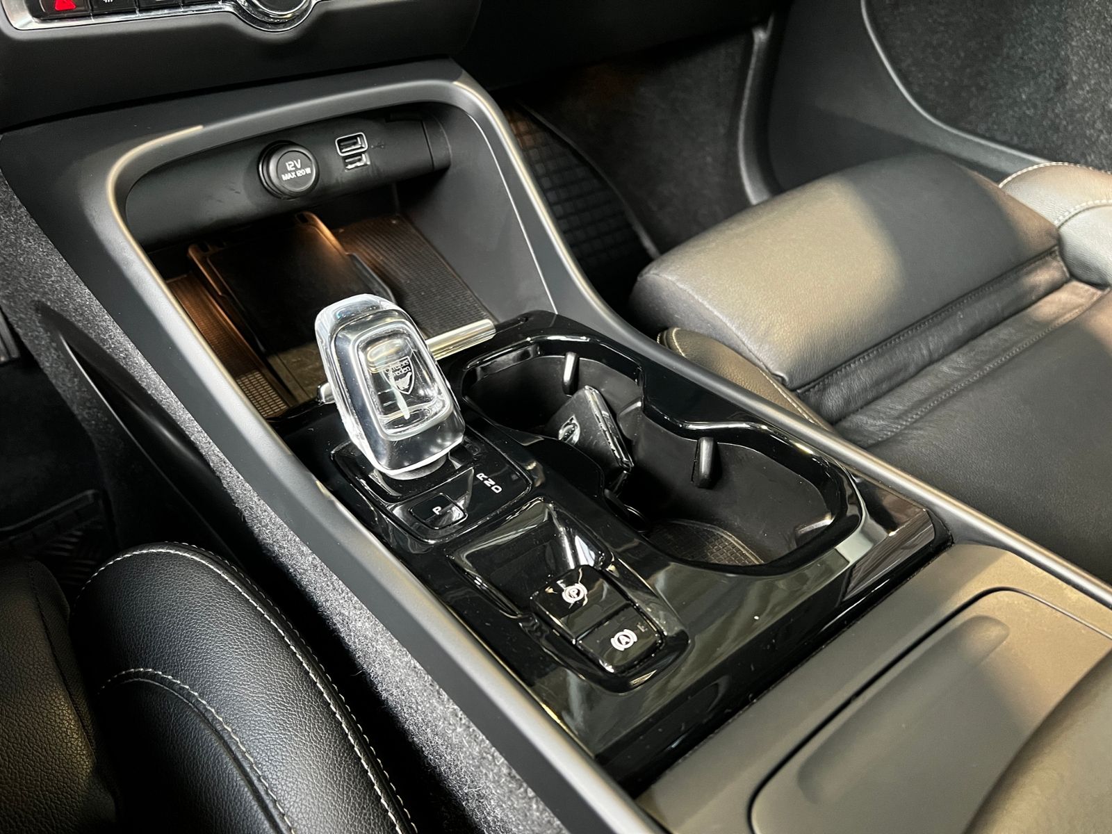 Fahrzeugabbildung Volvo XC40 Inscription LEDER NAVI PANO AHK 360°