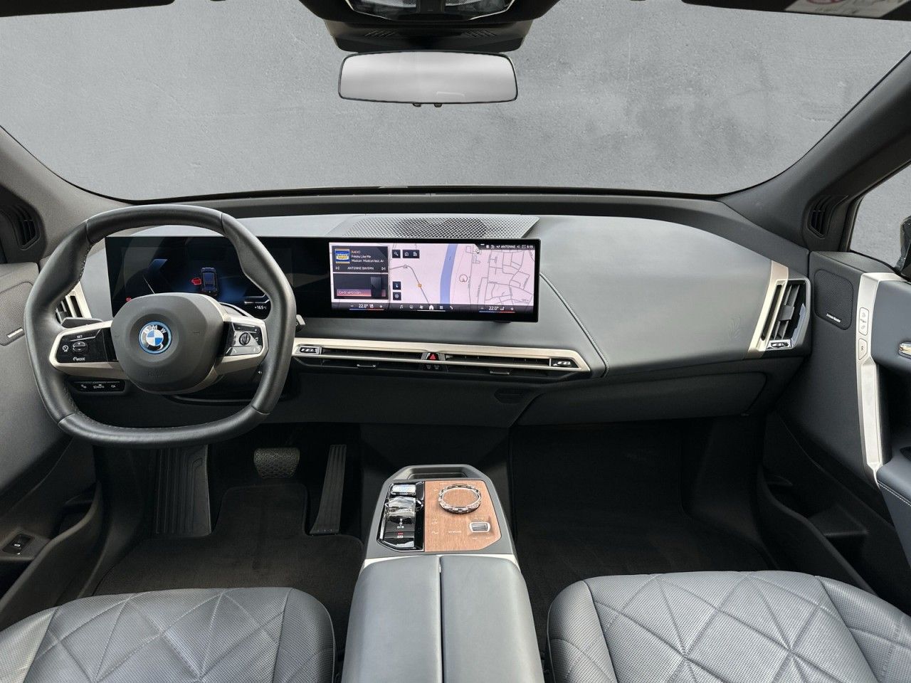 Fahrzeugabbildung BMW iX xDrive 40 xDrive