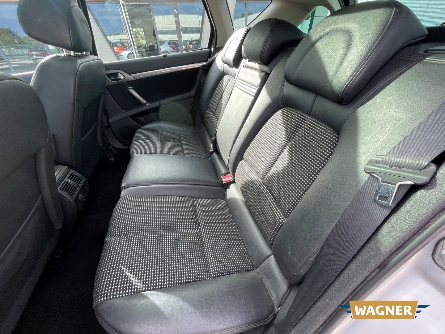 Fahrzeugabbildung Peugeot 407 SW Premium Klimaautomatik Servolenkung