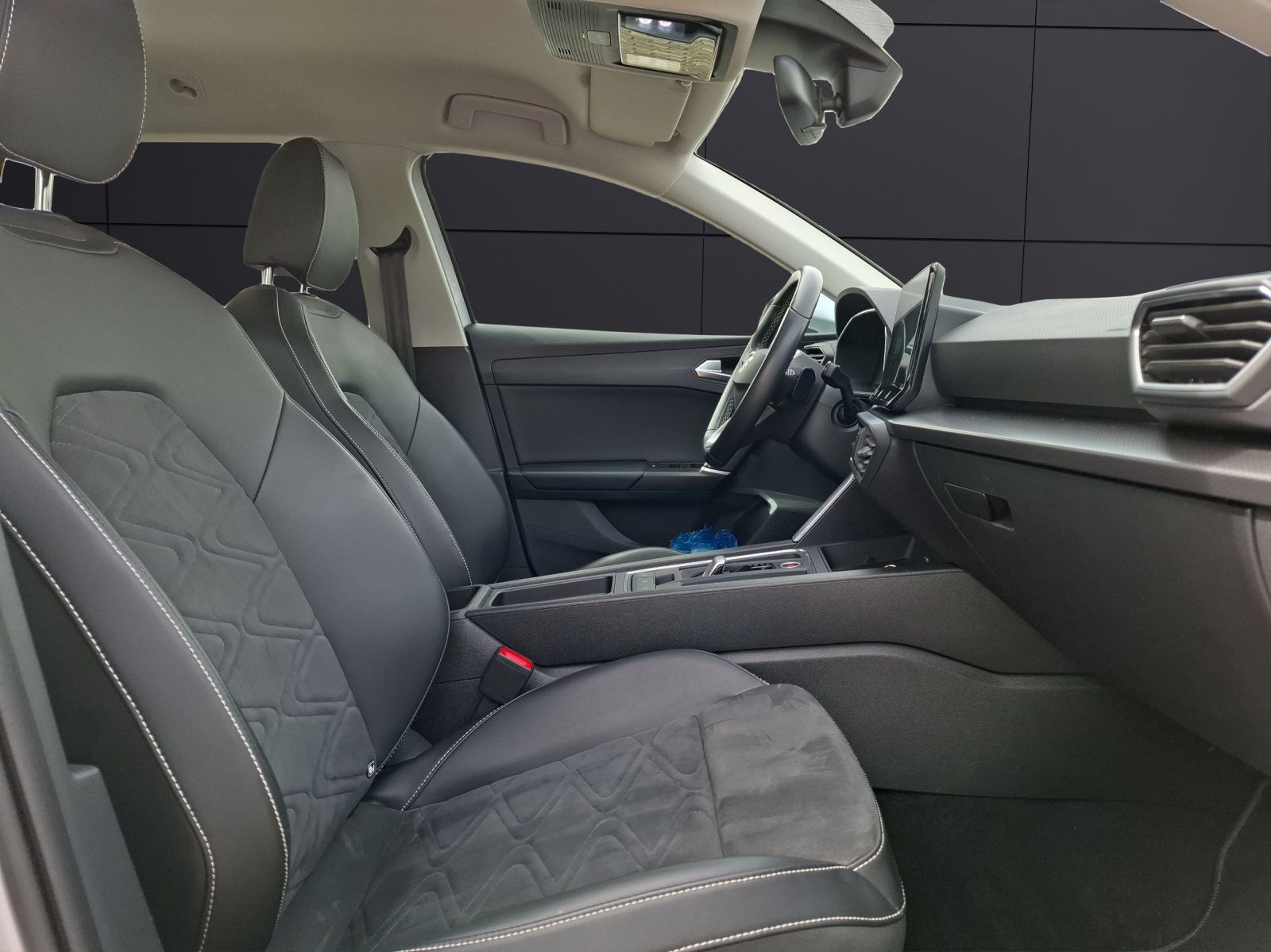 Fahrzeugabbildung SEAT Leon ST TDI Style DSG LED AHK Navi AID GRA PDC S