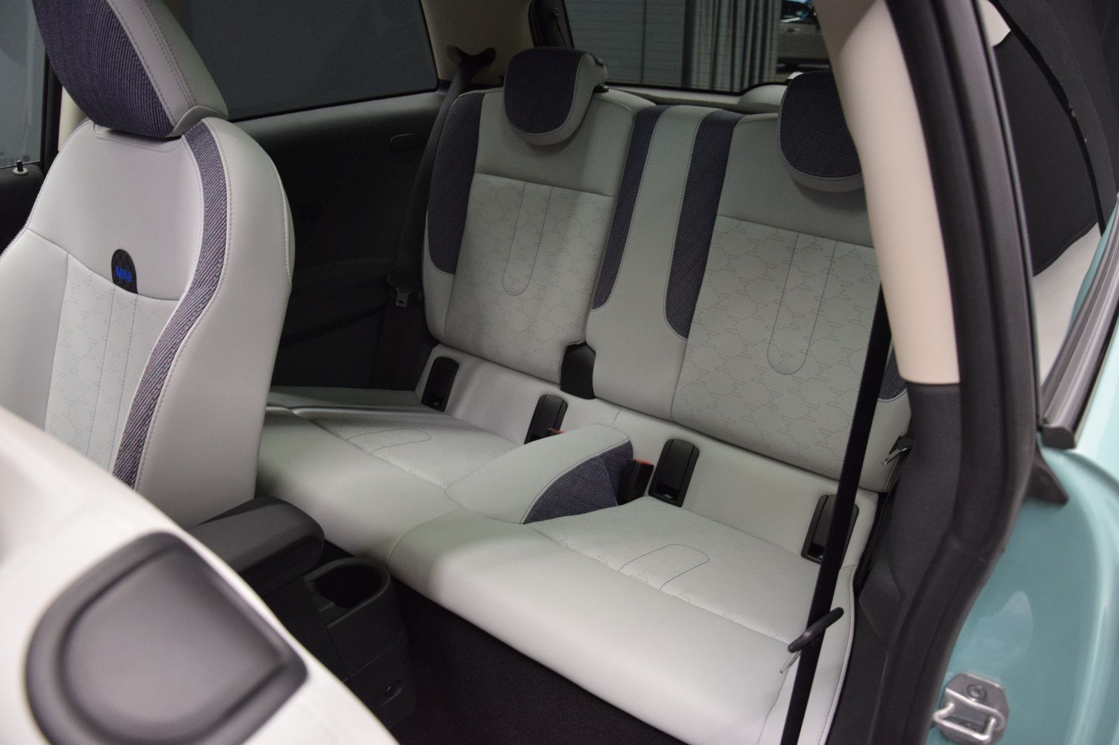 Fahrzeugabbildung MINI Cooper C Classic Trim Paket-M Pano HuD Kamera