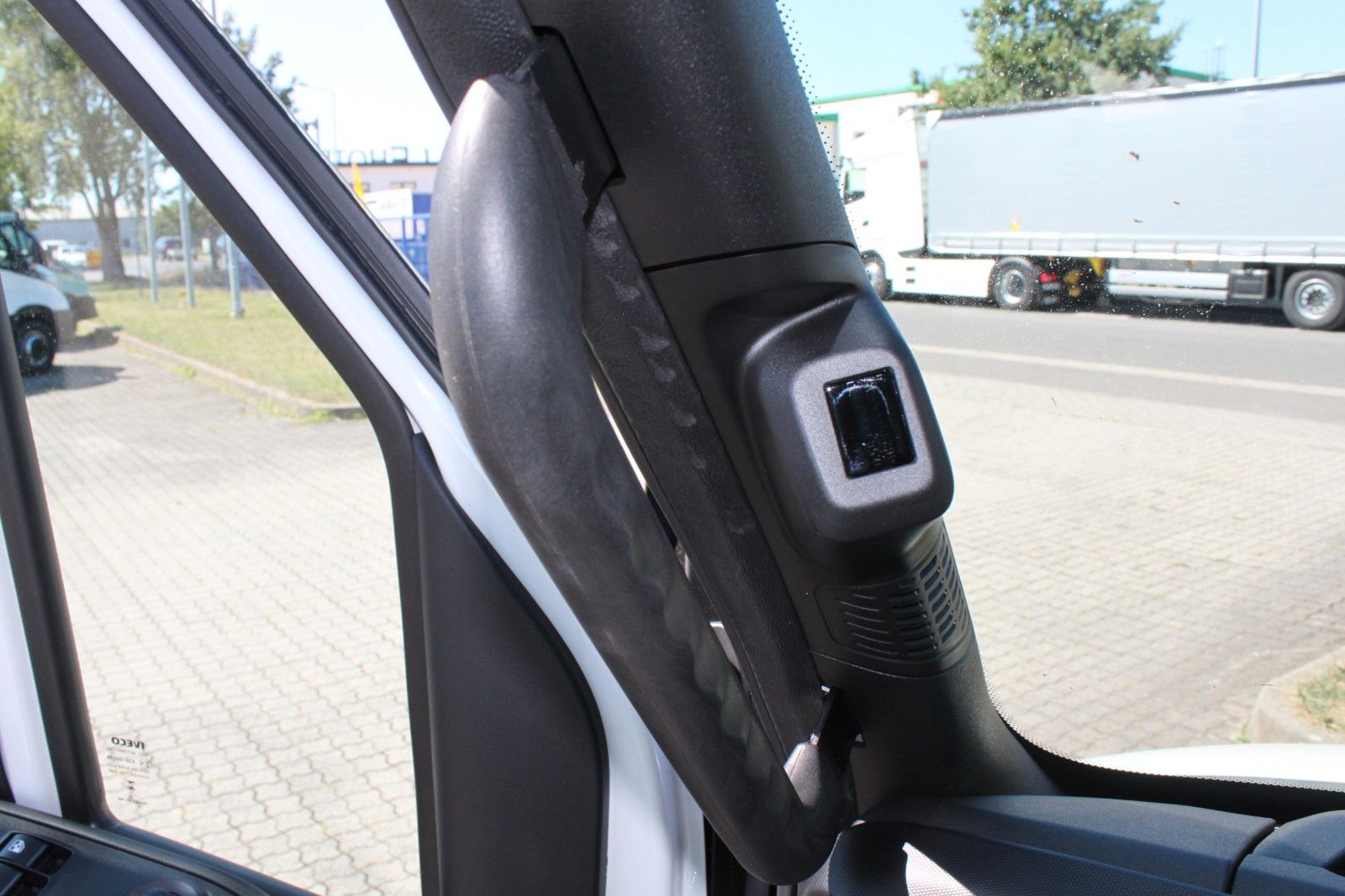 Fahrzeugabbildung Iveco Daily 3,0 Autom. Airline/Boden/Verkleidung
