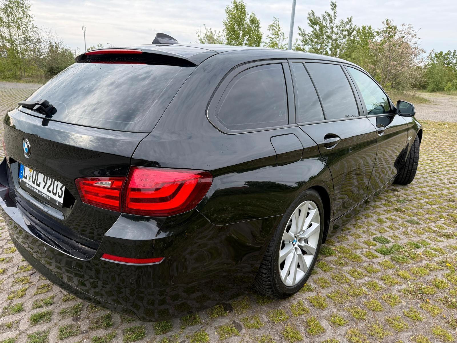 BMW 530 2011 — interior
