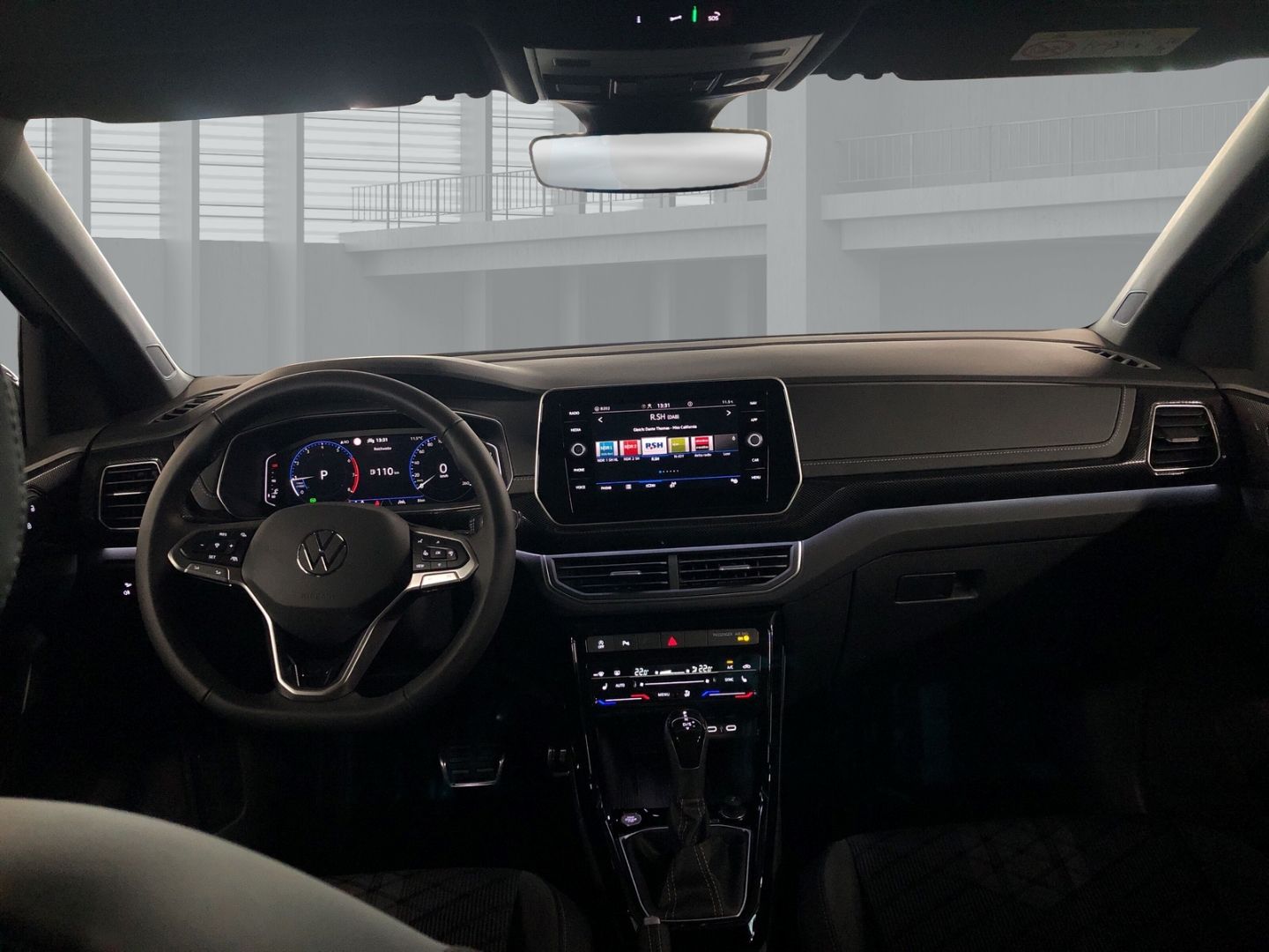 Fahrzeugabbildung Volkswagen T-Cross R-Line 1.5 TSI ACT DSG Sportpaket AHK-ab