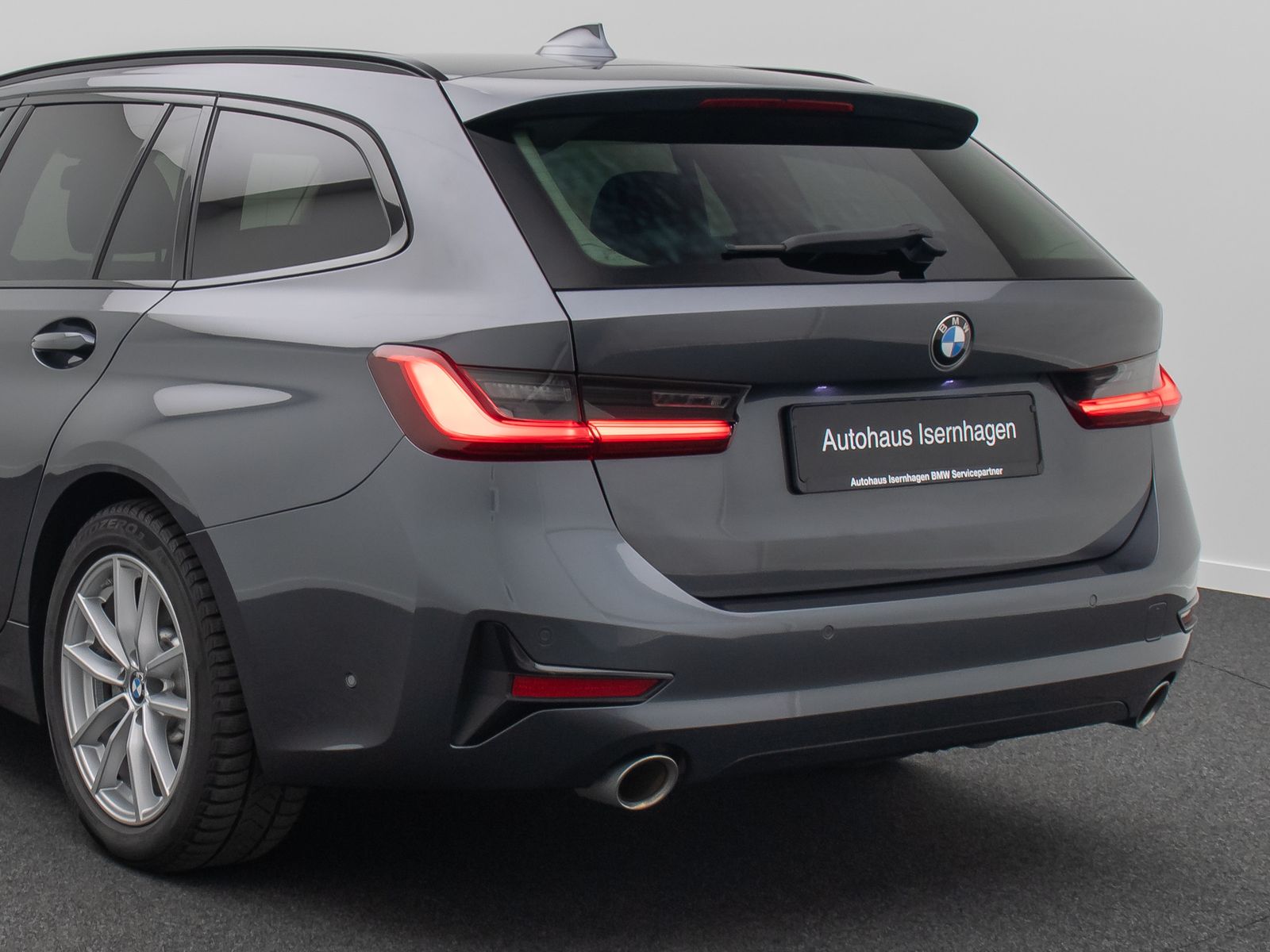Fahrzeugabbildung BMW 330i xD SportLine Panorama DAB HiFi AHK Komfort