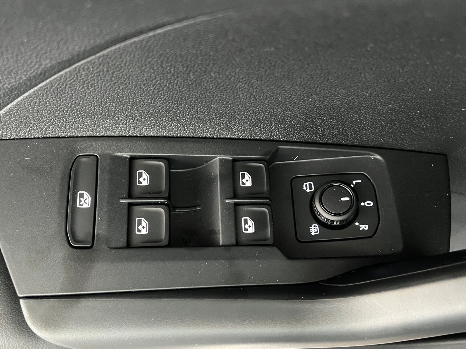 Fahrzeugabbildung Volkswagen T-Cross Life 1.0 TSI DSG *IQ.Light, Kamera, 17'-