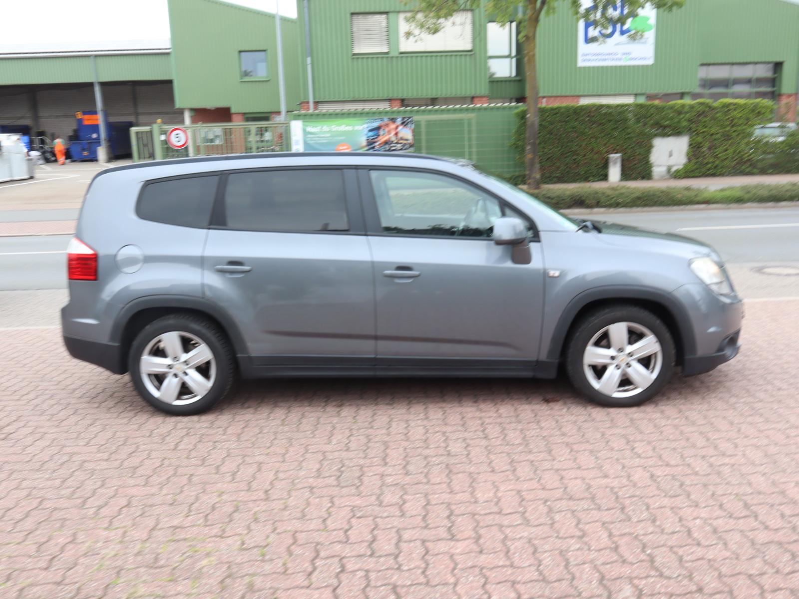 Chevrolet Orlando 2013 — interior