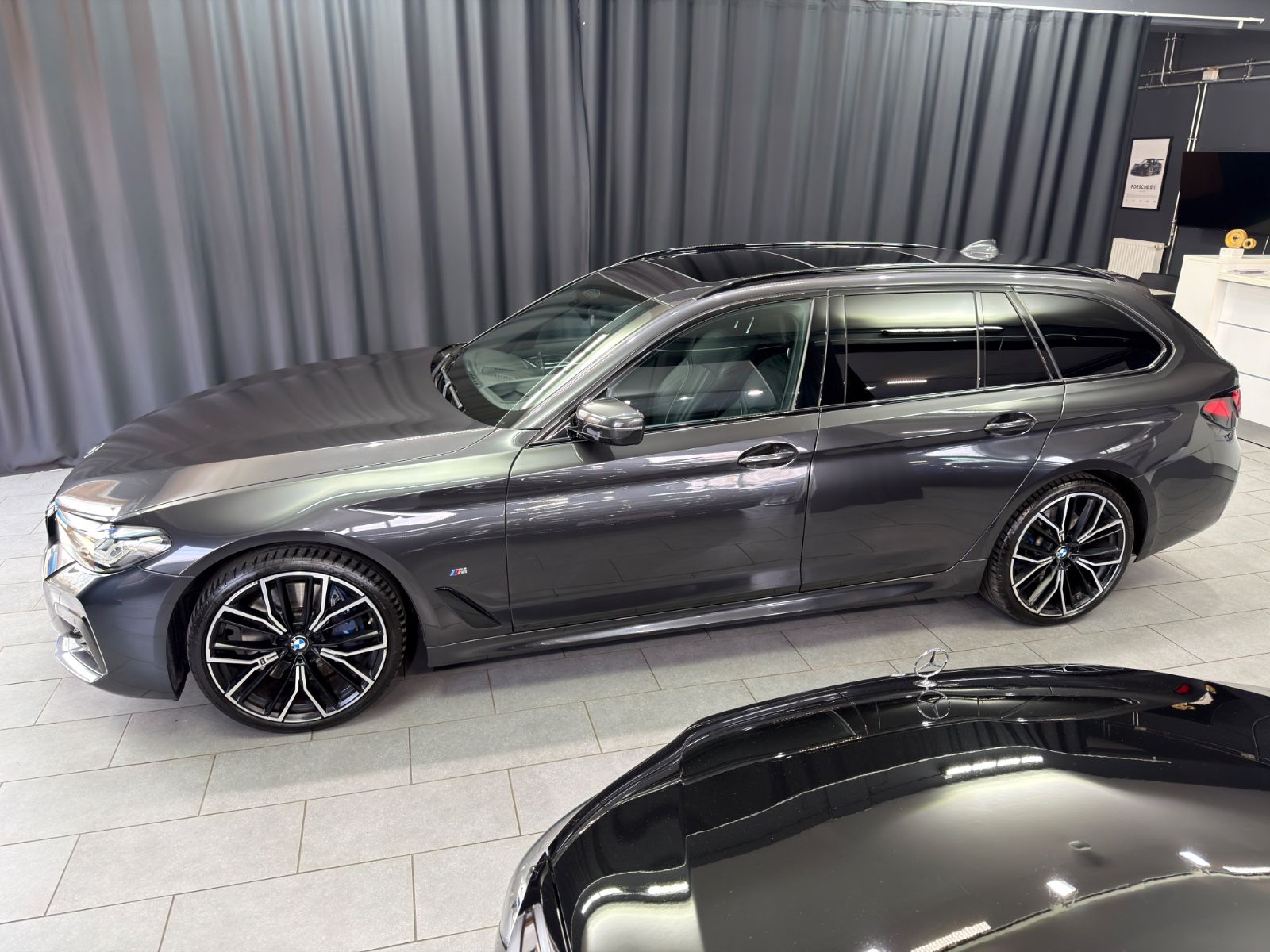 Fahrzeugabbildung BMW 540d xDrive M Sport|LASER|PANO|20"|AHK|ACC|VOLL
