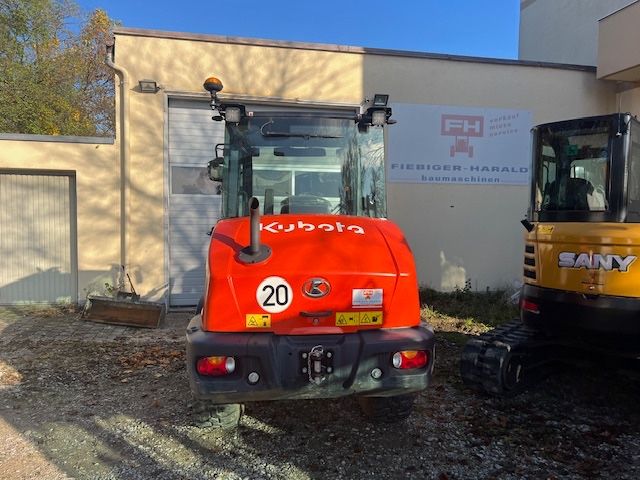 Fahrzeugabbildung Kubota R070