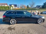 Mercedes-Benz E 500 4MATIC T AVANTGARDE AVANTGARDE - Mercedes-Benz E 500 mit Benzin-Antrieb