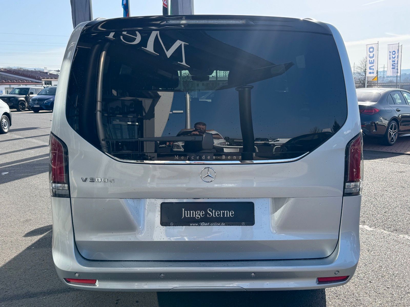 Fahrzeugabbildung Mercedes-Benz V 300 d AVA Stdheiz AHK2,5to DISTRONIC 360Kamera