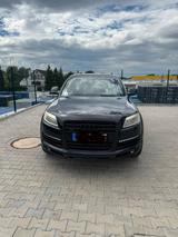Audi Q7 s-line - Audi Q7 aus 2007: Line