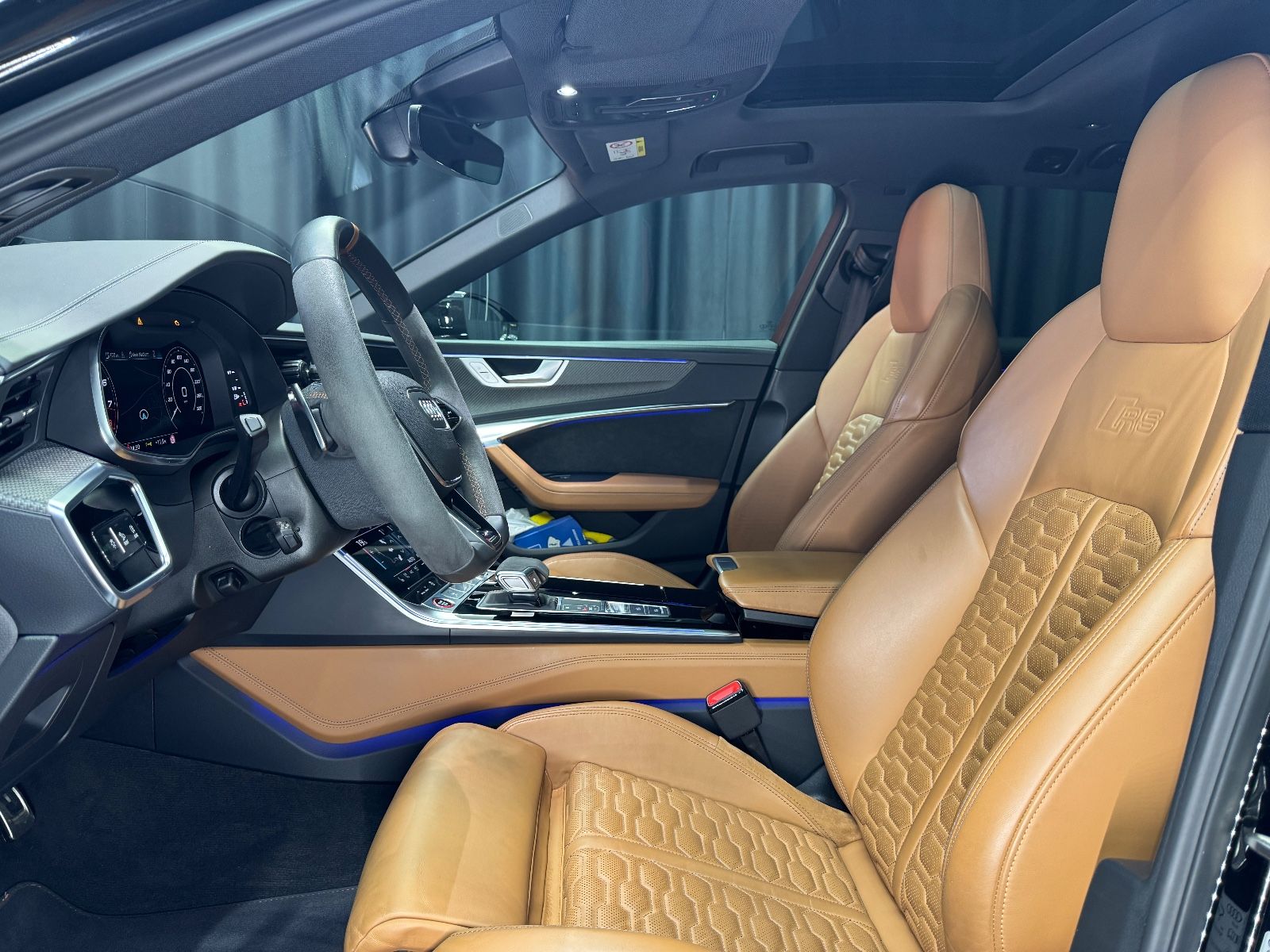 Fahrzeugabbildung Audi RS6 Avant 4.0 TFSI quattro|PANO|MATRIX|ACC|VOLL