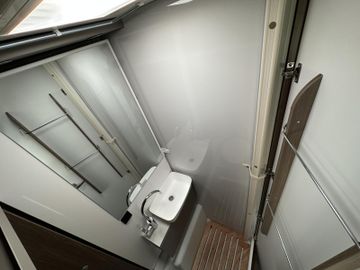 Carado T 338 PRO+8-AUTOMATIKNAVKAMTVSATACCSOLAR