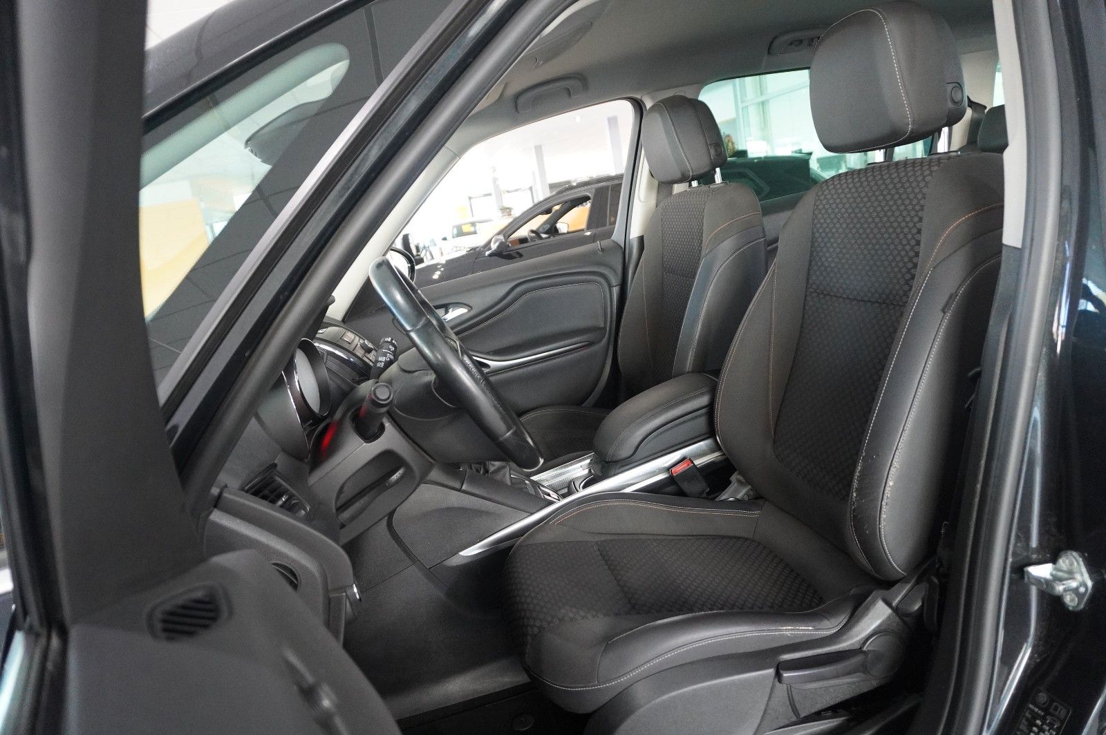 Fahrzeugabbildung Opel Zafira C Tourer 1.6 INNOVATION NAVI/BI-XENON/AHK
