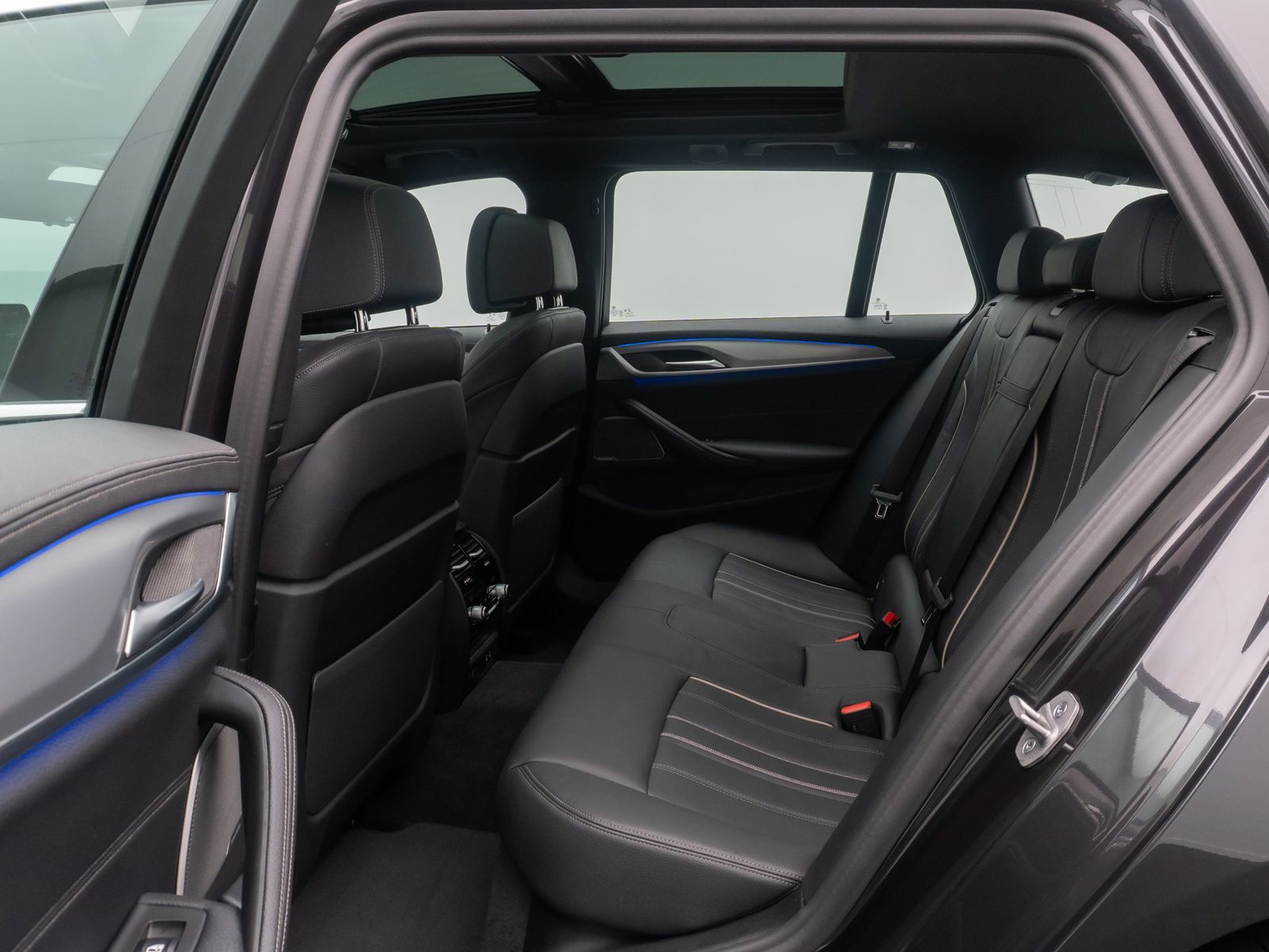 Fahrzeugabbildung BMW 540i xD LuxuryLine Panorama H/K DAB HUD Laser19"