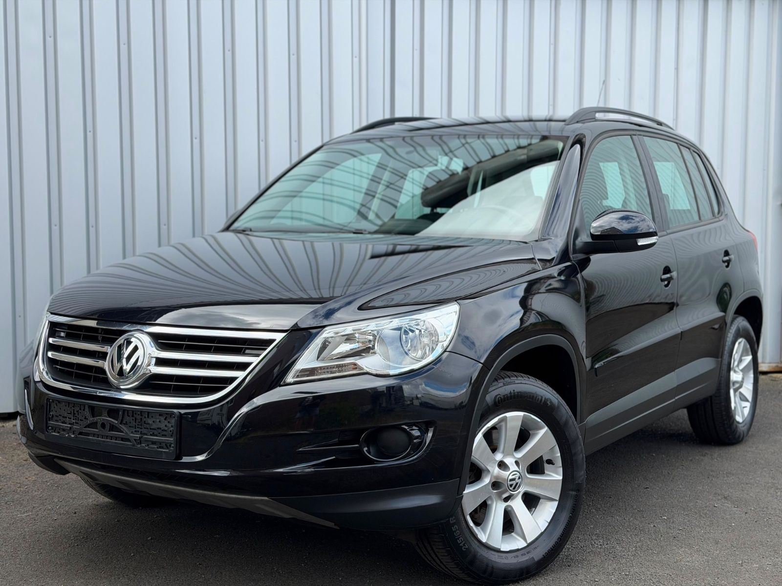 Volkswagen Tiguan - 1