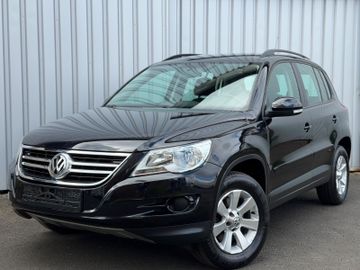 Volkswagen Tiguan - 1