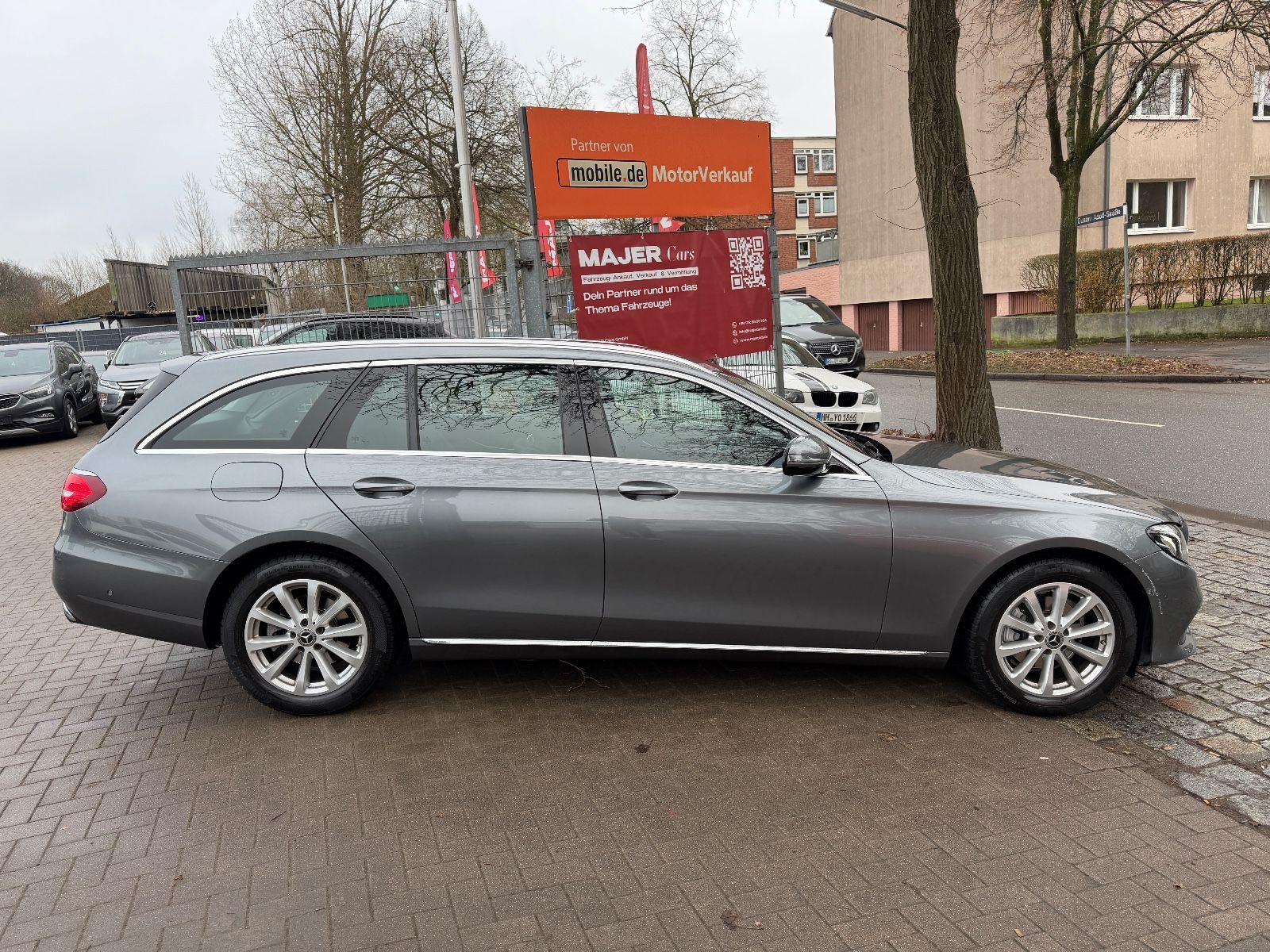 Fahrzeugabbildung Mercedes-Benz E 220d T Avantgarde LED*ACC*TEILLEDER*SHZ*AUTO