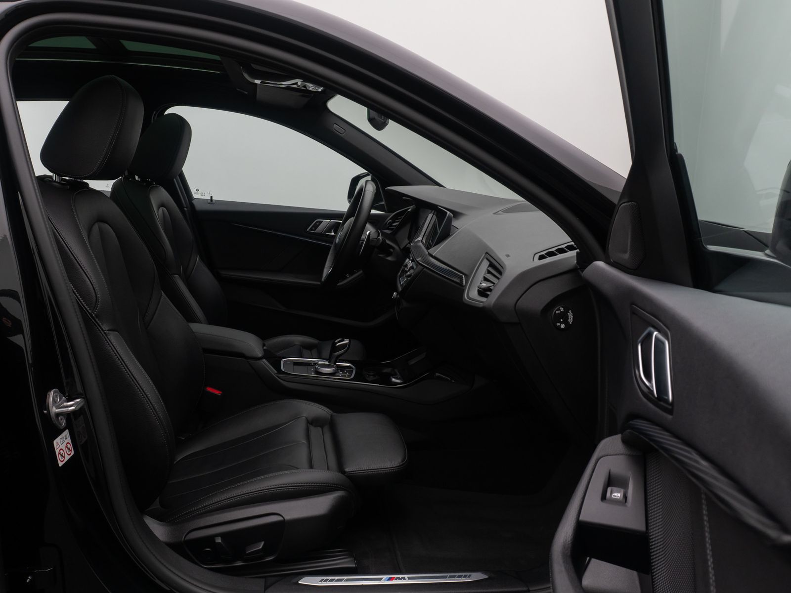 Fahrzeugabbildung BMW 120i M Sport Panoram Kamera DAB HiFi Komfort LED