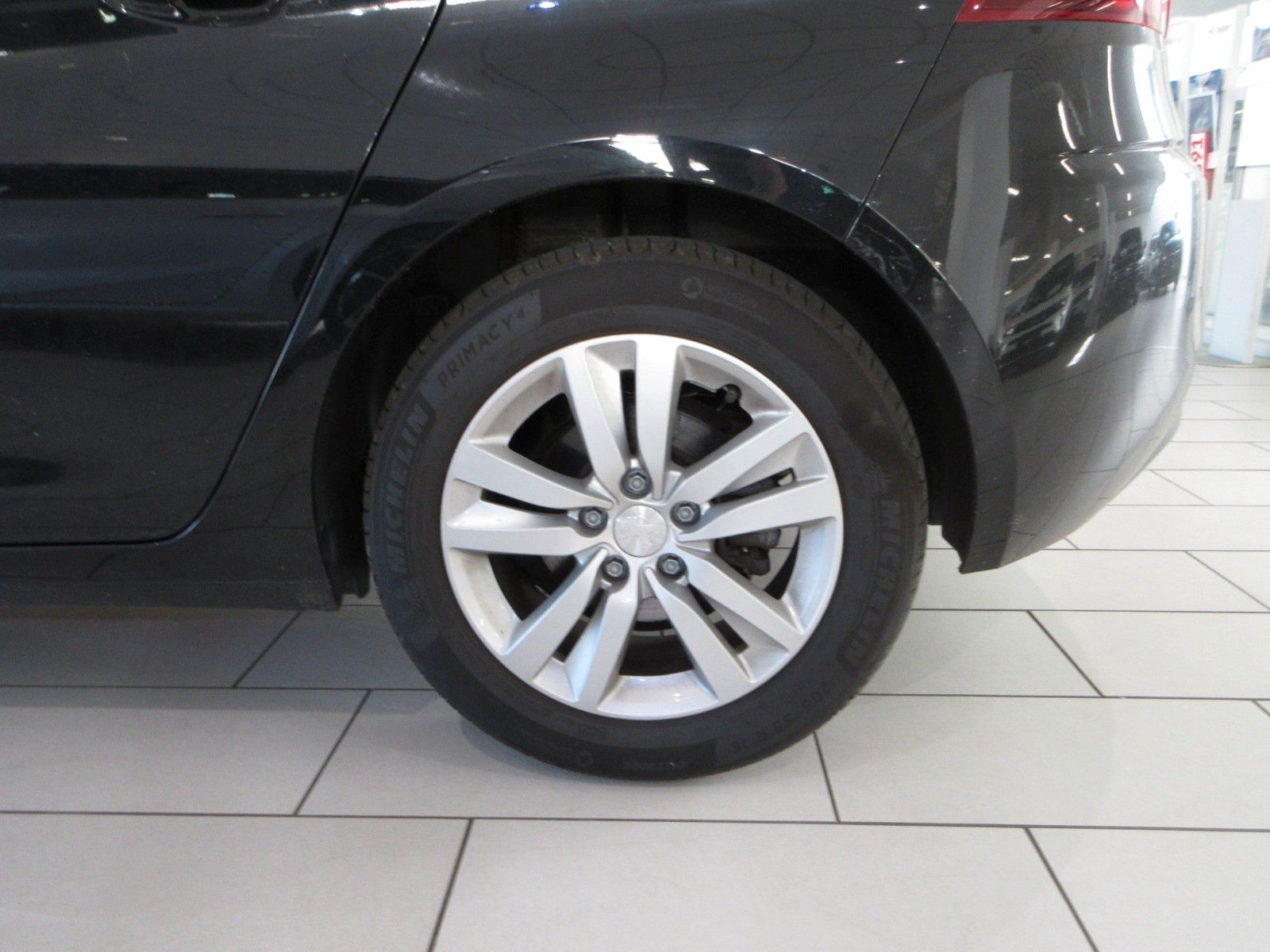 Fahrzeugabbildung Peugeot 308 Active Pack 1.2T LED/NAVI/PDC/TEMPOMAT