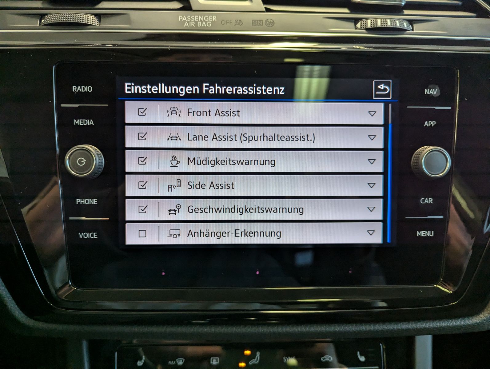 VW Touran 2.0 DSG R-Line High. Pano 7-Si IQ.Drive A - Image 34