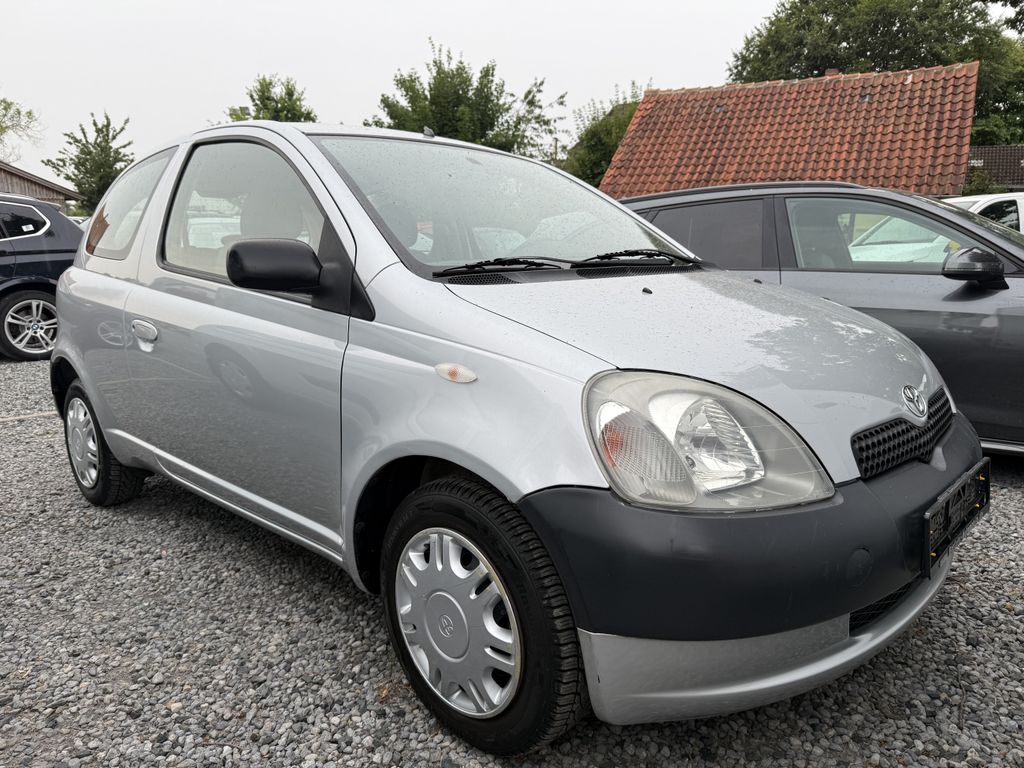 TOYOTA Yaris 1.0 VVT-I Linea Terra, 2.Hd., HU neu !