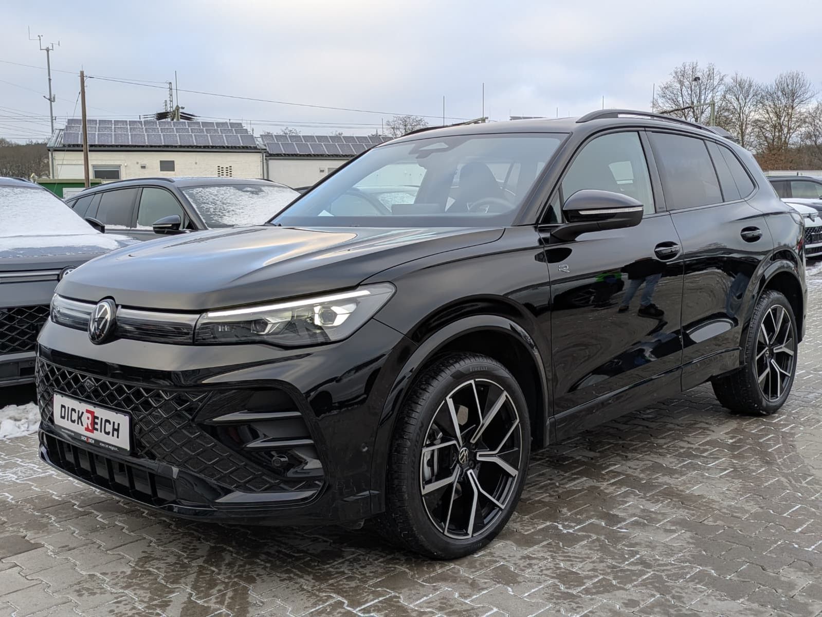 Fahrzeugabbildung Volkswagen Tiguan 2.0 TDI 4M R-Line PANO*H&K*AHK*MATRIX*20"
