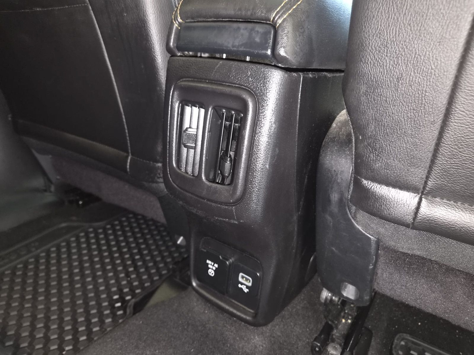 Fahrzeugabbildung Jeep Compass Limited 4WD / LED / NAVI / LEDER