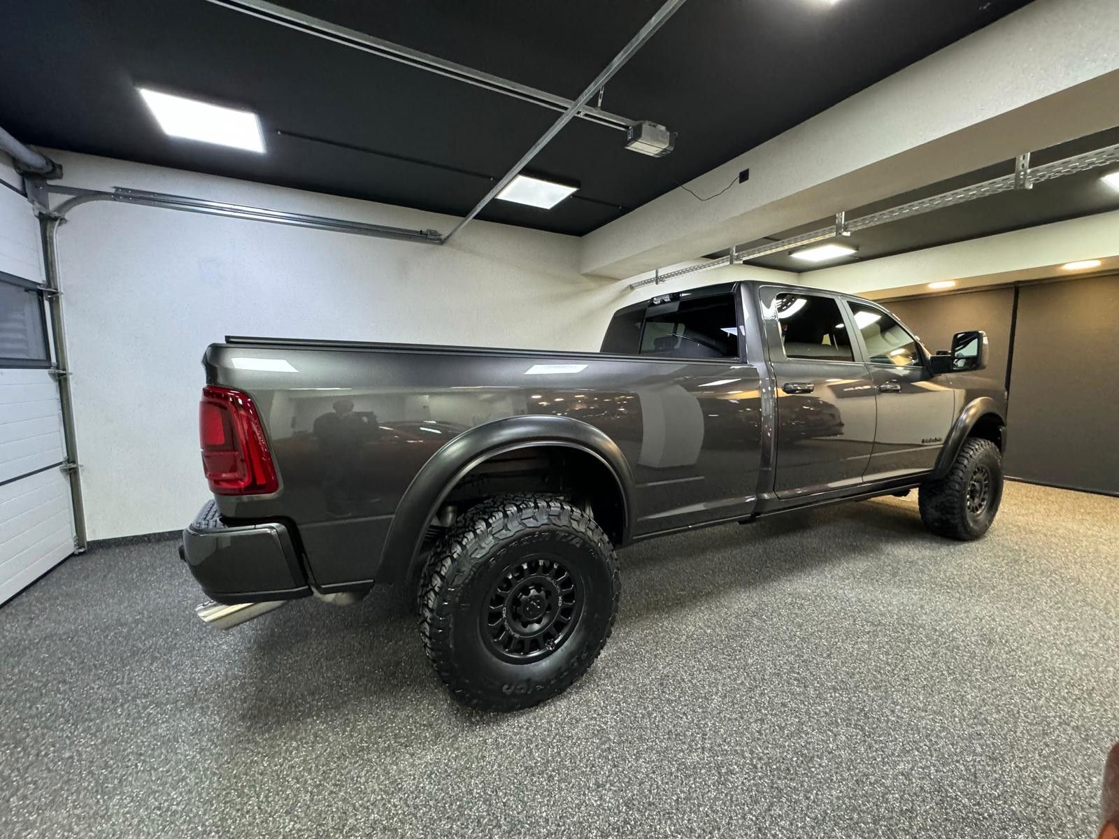 Fahrzeugabbildung Dodge RAM 3500 LARAMIE AEV OFF ROAD 6.4L-V8 37"-LONG