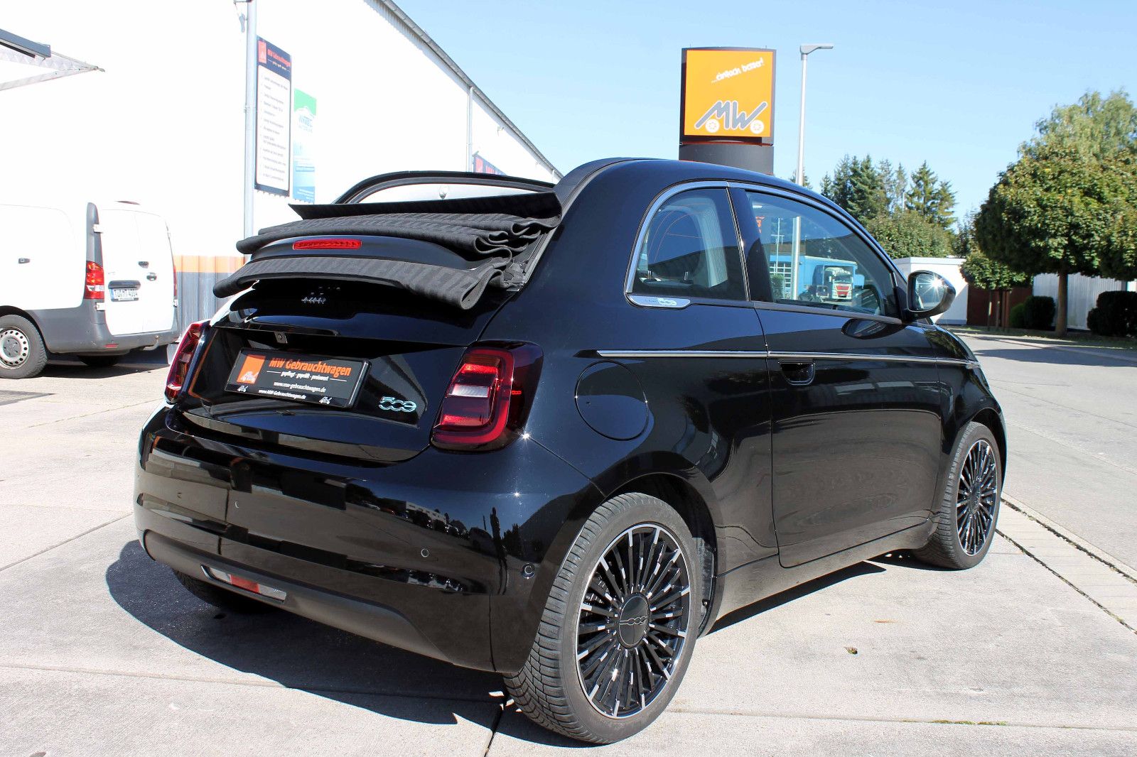 Fahrzeugabbildung Fiat 500e La Prima by Bocelli ACC LED KAM PDC BT SHZ