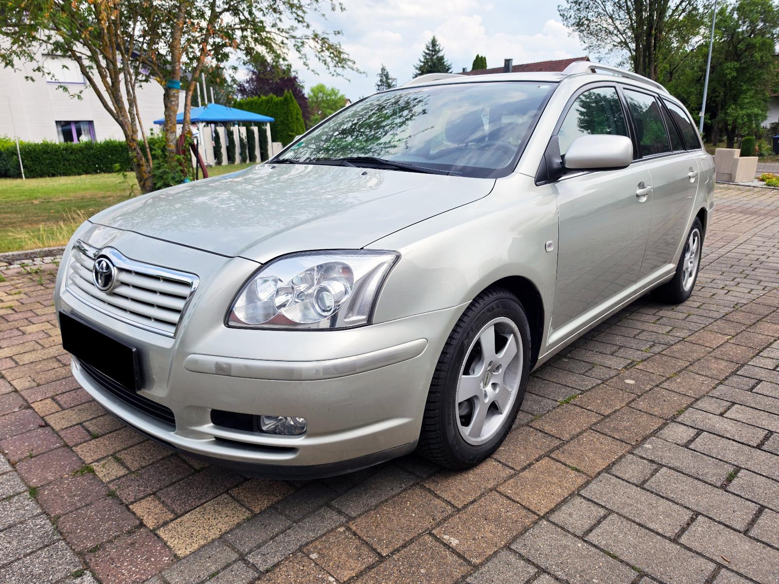 Toyota Avensis 2006 — rear view